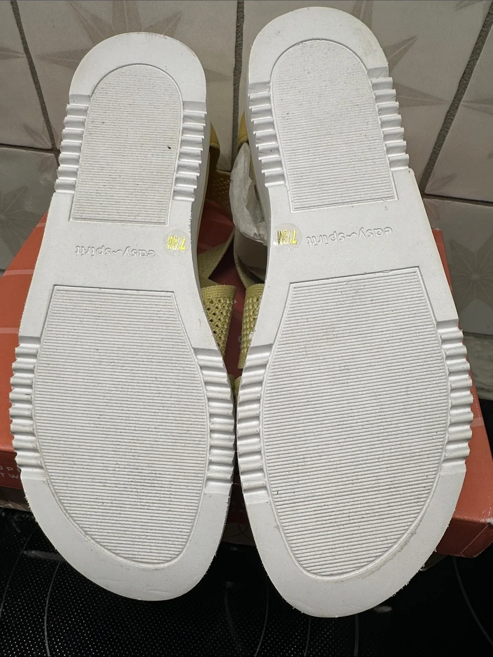 Easy Spirit Wanderer 2 Women’s Butter Yellow Crisscross Canvas Sandals 7.5 NIB